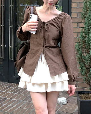 Long-sleeved blouse with ribbon pleats and puff sleeves