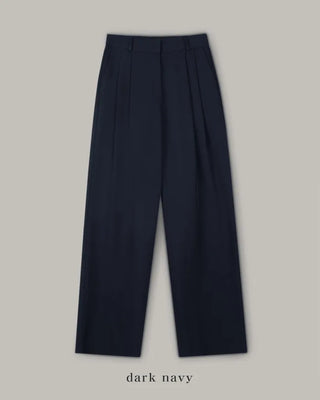 Leg-lengthening pintuck wide slacks