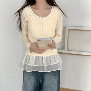 Eyelet punched button long-sleeved T-shirt