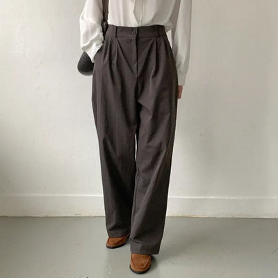 Pleated wide-leg slacks
