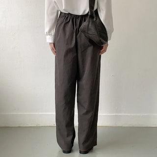 Pleated wide-leg slacks