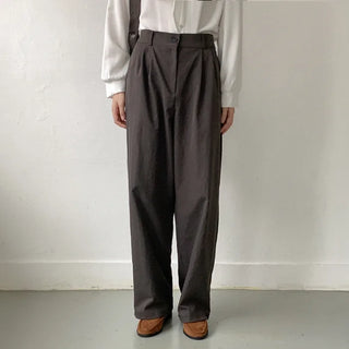 Pleated wide-leg slacks