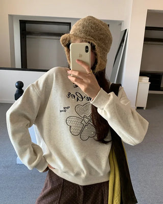 Fleece-lined sweatshirt with floral embroidery