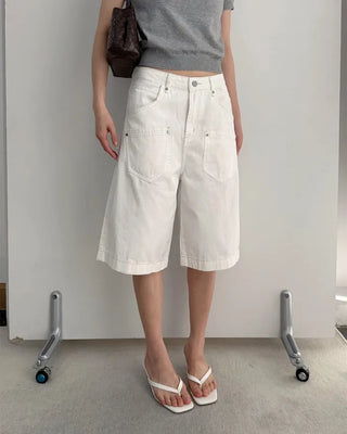 White cotton pocket Bermuda shorts