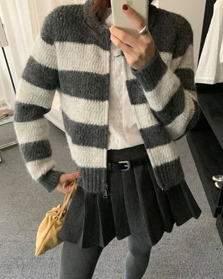 Two-tone zip-up knit