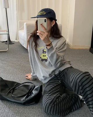 (2 colors) Bear embroidered sweatshirt