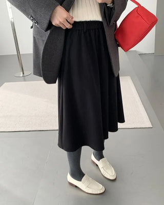 Elastic waist midi-length A-line flared skirt