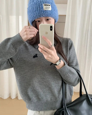 Round neck boucle button jumper