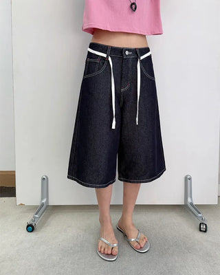 Waist strap denim Bermuda shorts