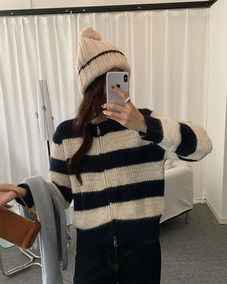 Two-tone zip-up knit