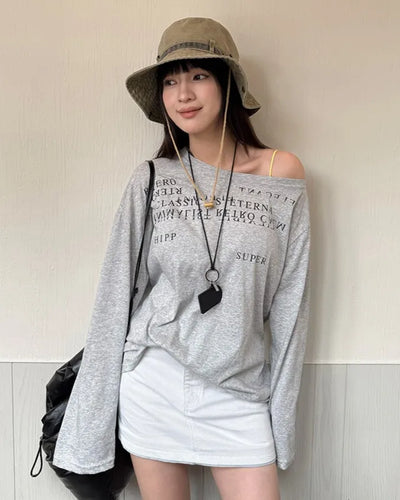 [2 colors] One-shoulder lettering T-shirt