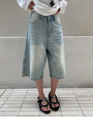 Washed Bermuda denim pants