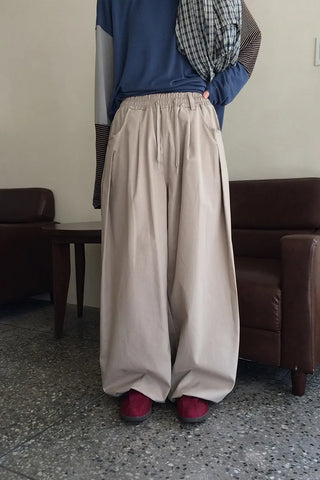 Wide-leg pants with balloon pleats