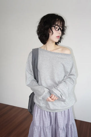 One-shoulder long-sleeve T-shirt