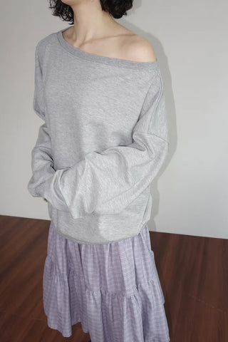 One-shoulder long-sleeve T-shirt