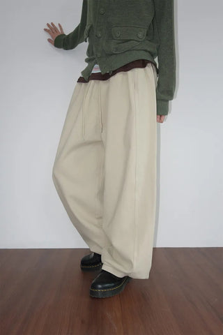 Wide-leg pants with contrasting snap buttons