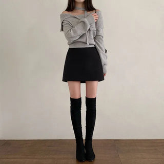 Back elastic A-line black mini skirt
