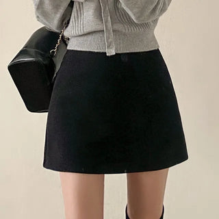 Back elastic A-line black mini skirt