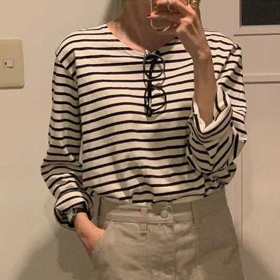 Kint Striped Border Pattern T-Shirt