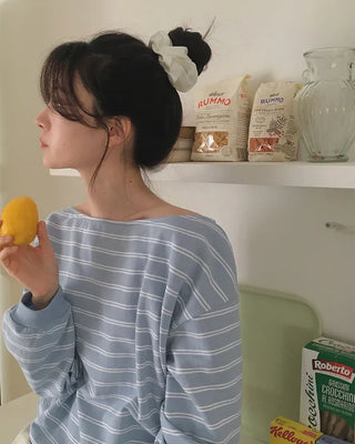 Striped off-shoulder sweatshirt