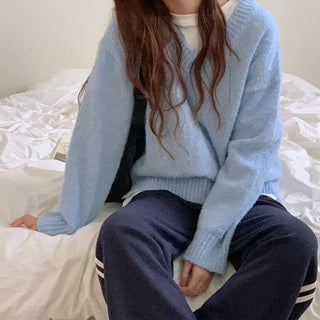 V-neck poodle knit