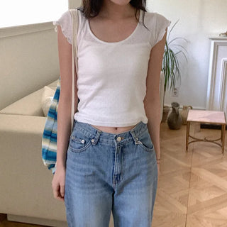 Eyelet punched U-neck T-shirt