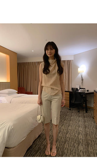 [3 colors] Two-button sleeveless shirt