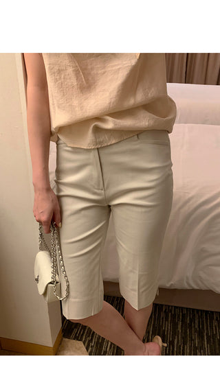 [3 colors] Two-button sleeveless shirt