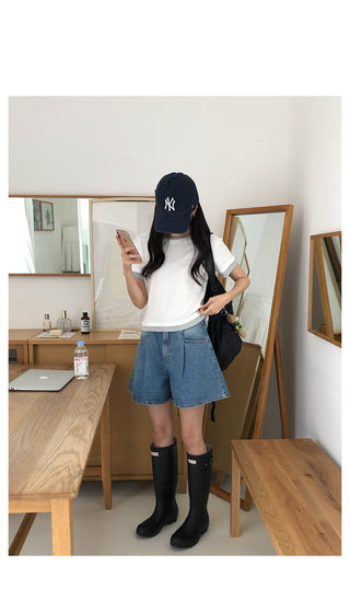 Pleated denim shorts