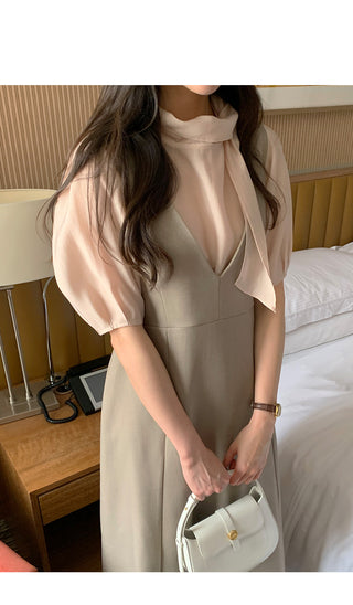 Short-sleeved blouse with puff tie
