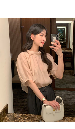 Short-sleeved blouse with puff tie