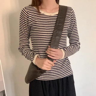 Border eyelet punched long-sleeve T-shirt