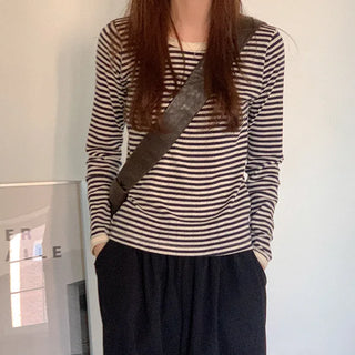 Border eyelet punched long-sleeve T-shirt