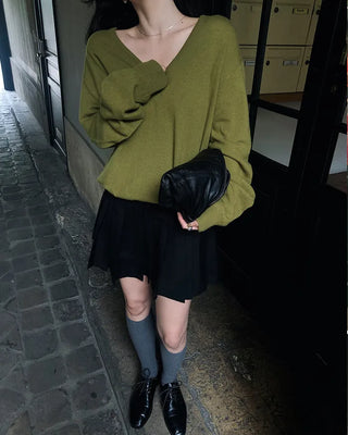 Deep V-neck knit