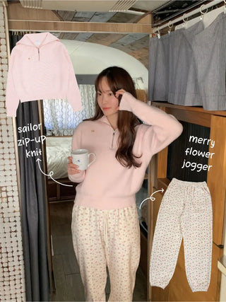 Flower-patterned fleece-lined jogger pants
