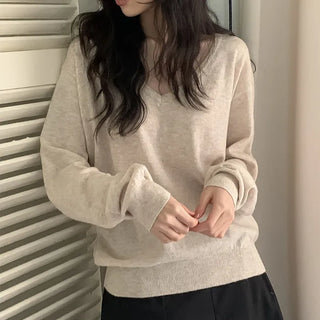 Soft slim V-neck long-sleeve knit