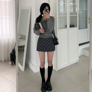 Round knit cardigan with ribbon