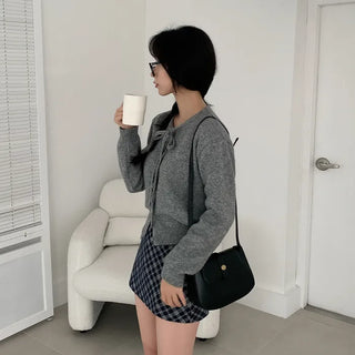 Round knit cardigan with ribbon