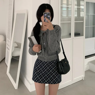 Round knit cardigan with ribbon