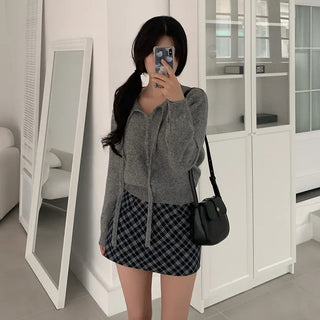 Round knit cardigan with ribbon