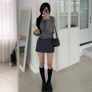 Round knit cardigan with ribbon