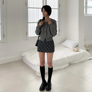 Round knit cardigan with ribbon
