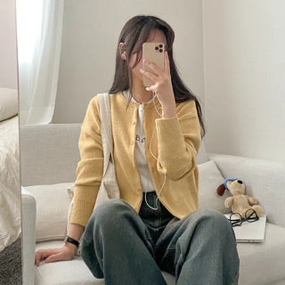 Long-sleeved, round-neck, loose-fitting short knit cardigan