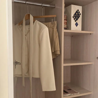 Scarf-lined, collarless, short V-neck jacket