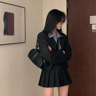 Scarf-lined, collarless, short V-neck jacket