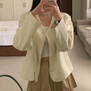 Scarf-lined, collarless, short V-neck jacket