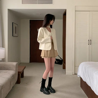 Scarf-lined, collarless, short V-neck jacket