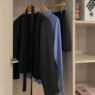Scarf-lined, collarless, short V-neck jacket