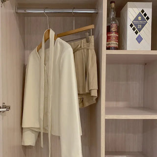 Scarf-lined, collarless, short V-neck jacket