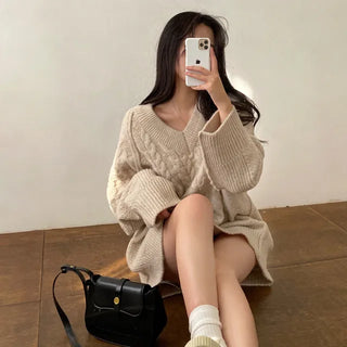 Oversized Twist Long V-Neck Knit